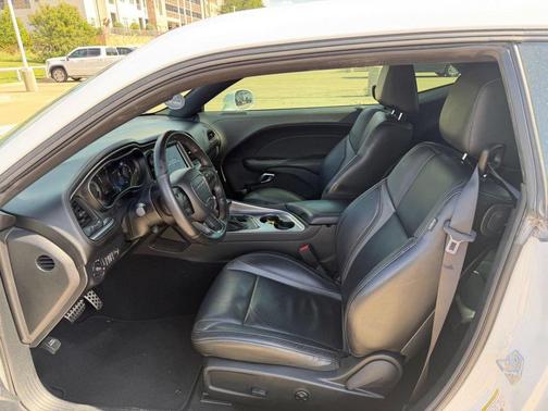 White Knuckle Clearcoat 2020 Dodge Challenger SXT