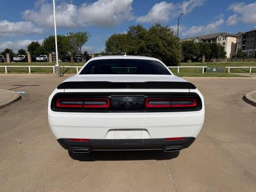 White Knuckle Clearcoat 2020 Dodge Challenger SXT