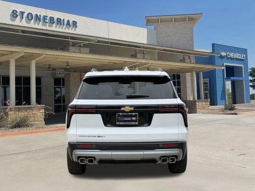 Summit White 2026 Chevrolet Traverse LT