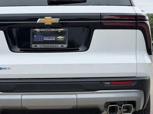 Summit White 2026 Chevrolet Traverse LT