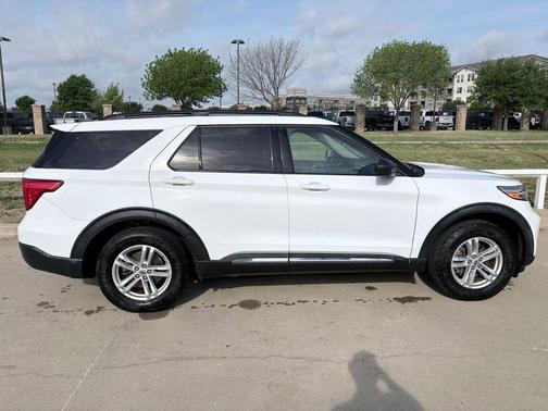 Oxford White 2020 Ford Explorer XLT