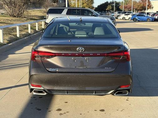 2019 Toyota Avalon XLE