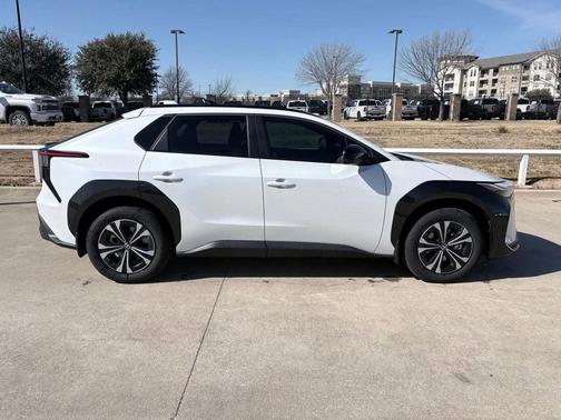 2025 Toyota bZ4X XLE