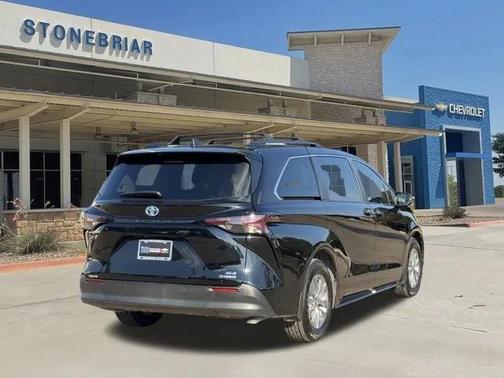 2024 Toyota Sienna XLE 8 Passenger