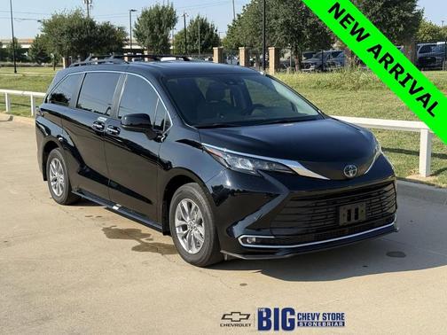 2024 Toyota Sienna XLE 8 Passenger