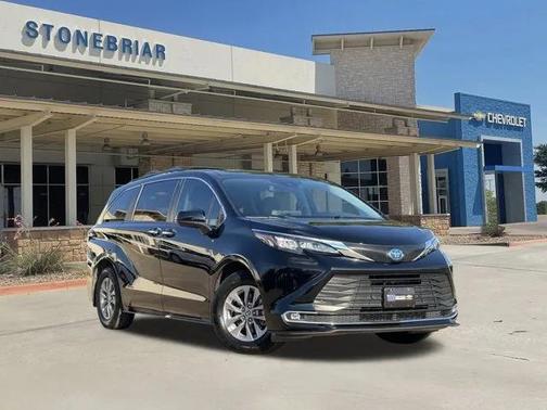 2024 Toyota Sienna XLE 8 Passenger