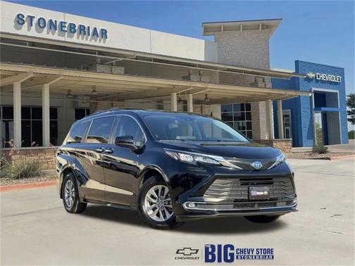 2024 Toyota Sienna XLE 8 Passenger