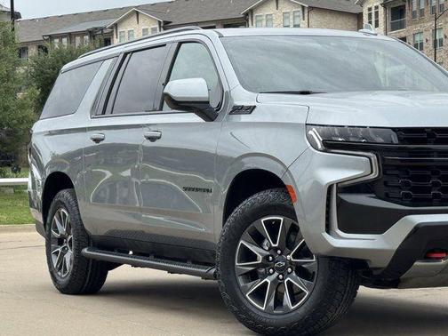 Sterling Gray Metallic 2023 Chevrolet Suburban 4WD Z71