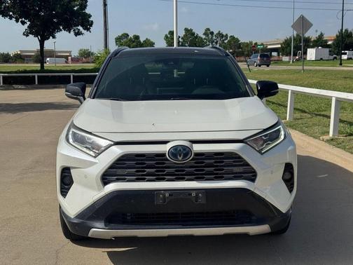 Blizzard Pearl w/Black Roof 2019 Toyota RAV4 Hybrid SE