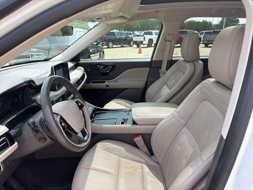 Pristine White Metallic Tri-Coat 2023 Lincoln Aviator Reserve