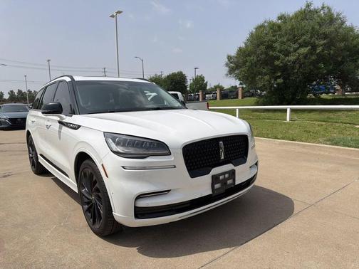 Pristine White Metallic Tri-Coat 2023 Lincoln Aviator Reserve