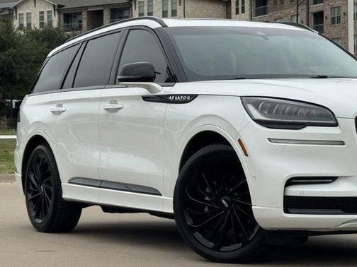 Pristine White Metallic Tri-Coat 2023 Lincoln Aviator Reserve