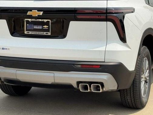 Summit White 2027 Chevrolet Traverse LT