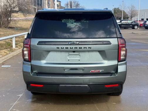 2024 Chevrolet Suburban RST