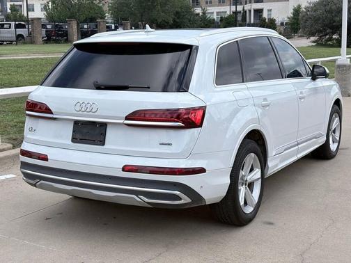 Glacier White Metallic 2021 Audi Q7 45 Premium