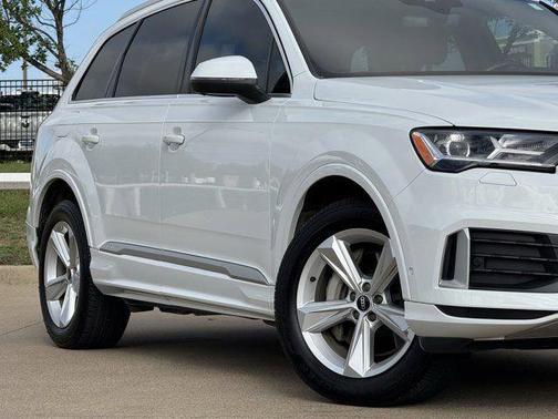 Glacier White Metallic 2021 Audi Q7 45 Premium
