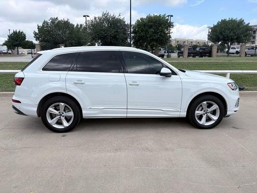 Glacier White Metallic 2021 Audi Q7 45 Premium