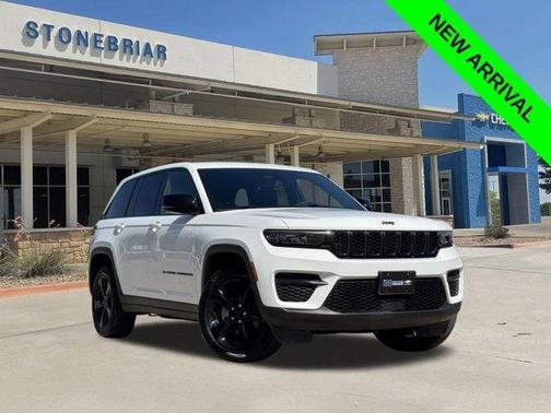 Bright White Clearcoat 2023 Jeep Grand Cherokee Altitude