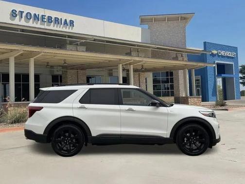 2023 Ford Explorer ST-Line
