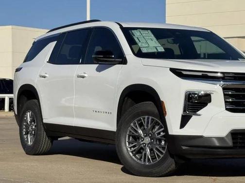 Summit White 2026 Chevrolet Traverse LT