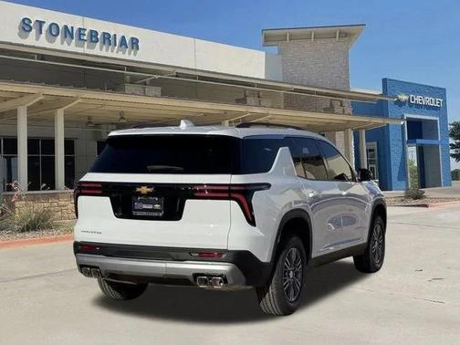 Summit White 2026 Chevrolet Traverse LT