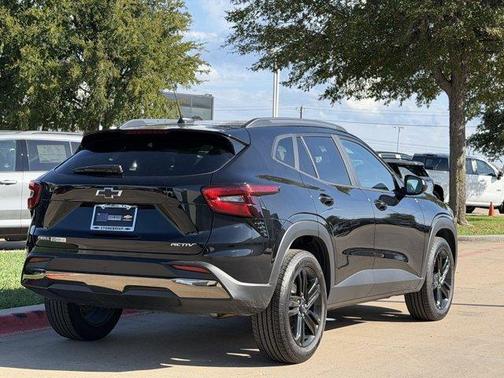 Mosaic Black Metallic 2026 Chevrolet Trax FWD ACTIV