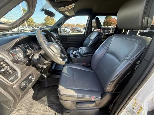 2022 RAM 2500 Tradesman Crew Cab 4x4 6'4' Box