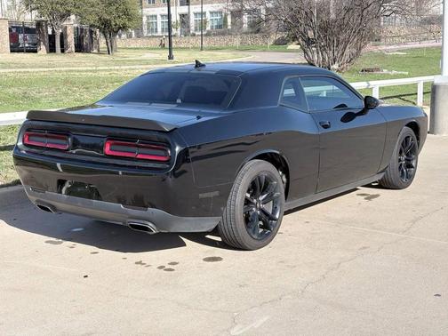 2017 Dodge Challenger SXT