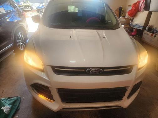 White 2014 Ford Escape SE