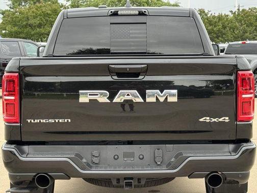 Diamond Black Crystal Pearlcoat 2026 RAM 1500 ST