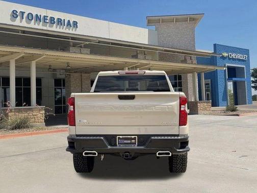 White Sands 2026 Chevrolet Silverado 1500 Custom Trail Boss