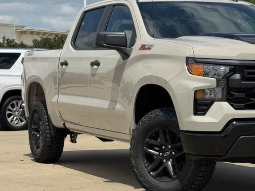 White Sands 2026 Chevrolet Silverado 1500 Custom Trail Boss
