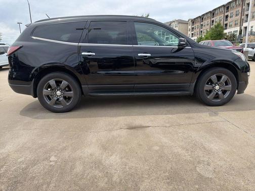 Mosaic Black Metallic 2017 Chevrolet Traverse 2LT