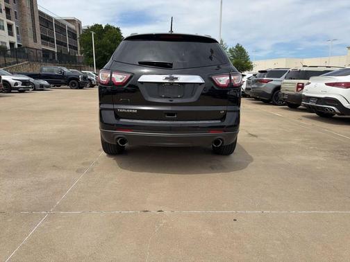 Mosaic Black Metallic 2017 Chevrolet Traverse 2LT