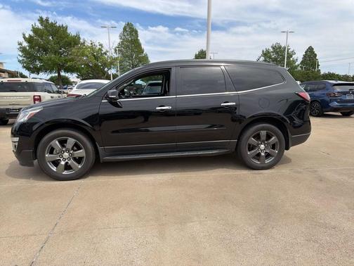Mosaic Black Metallic 2017 Chevrolet Traverse 2LT