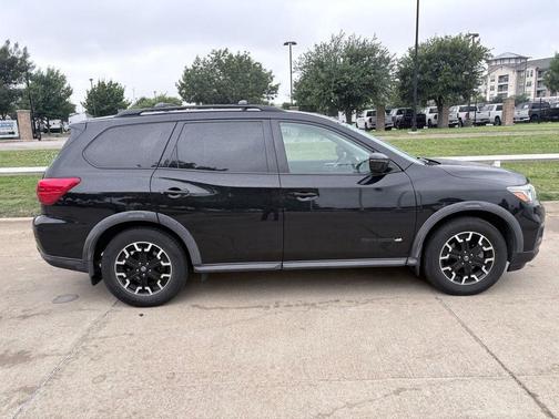 Magnetic Black Pearl 2020 Nissan Pathfinder SV 2WD