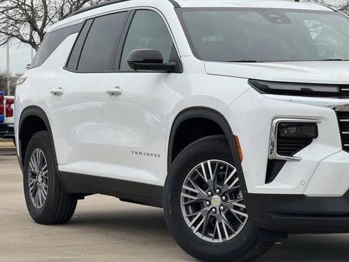 Summit White 2025 Chevrolet Traverse LT