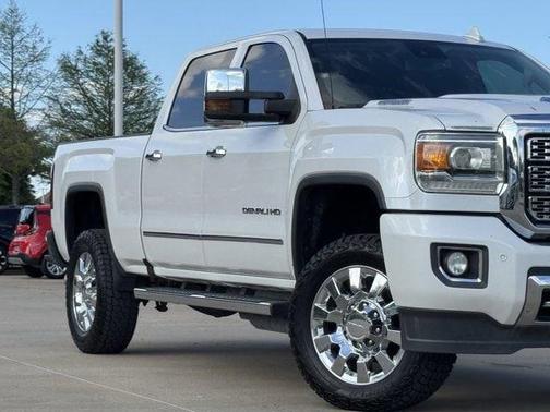 White Frost Tricoat 2019 GMC Sierra 2500 Denali