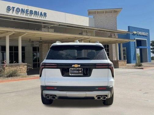 Polar White Tricoat 2026 Chevrolet Traverse LT