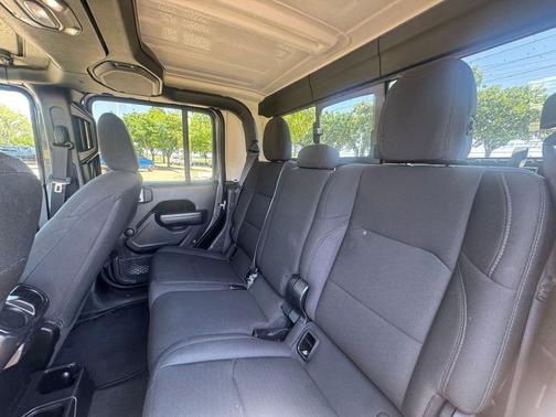 Granite Crystal Metallic Clearcoat 2022 Jeep Gladiator Sport