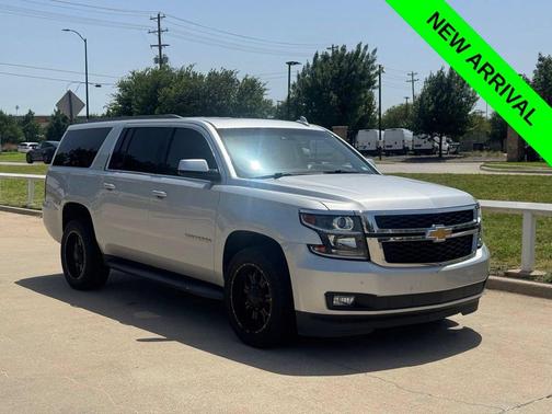 Silver Ice Metallic 2017 Chevrolet Suburban LT