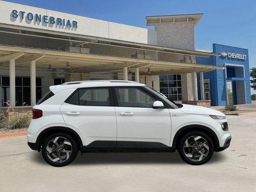 Lunar White 2024 Hyundai VENUE SEL