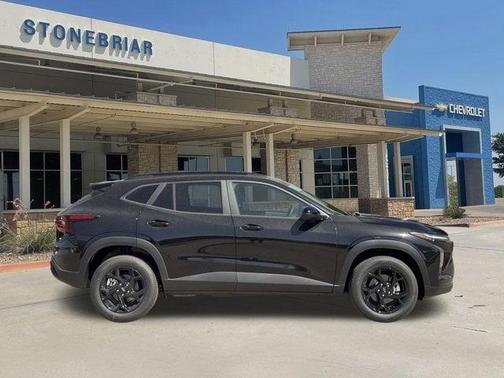 Mosaic Black Metallic 2026 Chevrolet Trax LT
