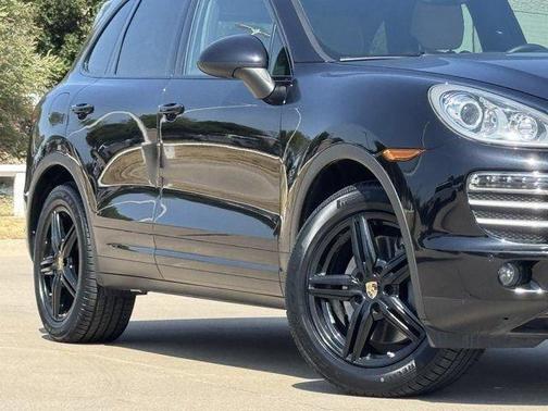 Jet Black Metallic 2014 Porsche Cayenne Platinum Edition