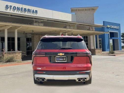 Radiant Red Tintcoat 2026 Chevrolet Traverse LT
