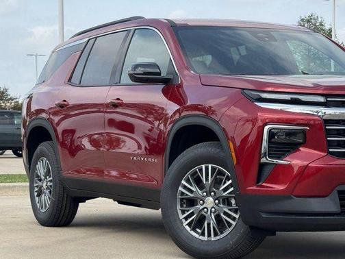 Radiant Red Tintcoat 2026 Chevrolet Traverse LT