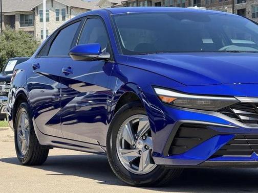 2024 Hyundai ELANTRA SE