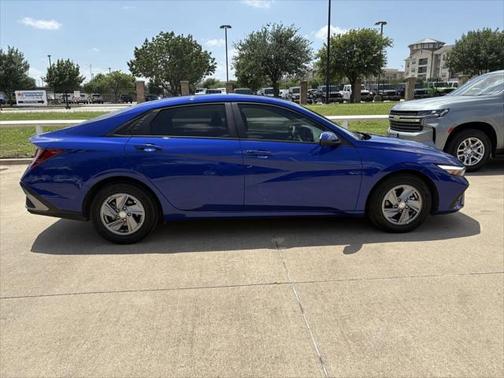 2024 Hyundai ELANTRA SE