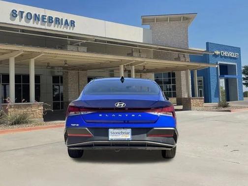 2024 Hyundai ELANTRA SE