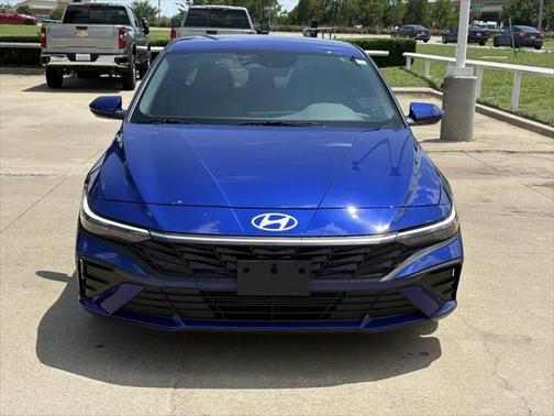 2024 Hyundai ELANTRA SE